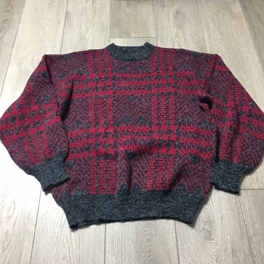 Vintage Mens Sweater Red Gray Geometric‎ pattern Crewneck